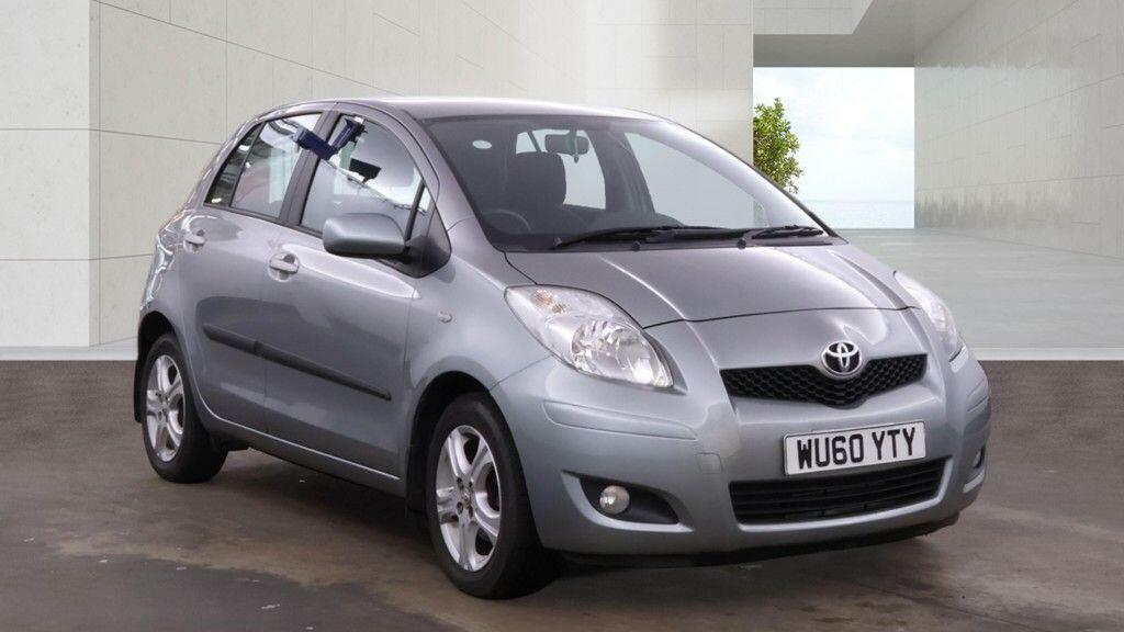 Toyota Yaris Silver #1
