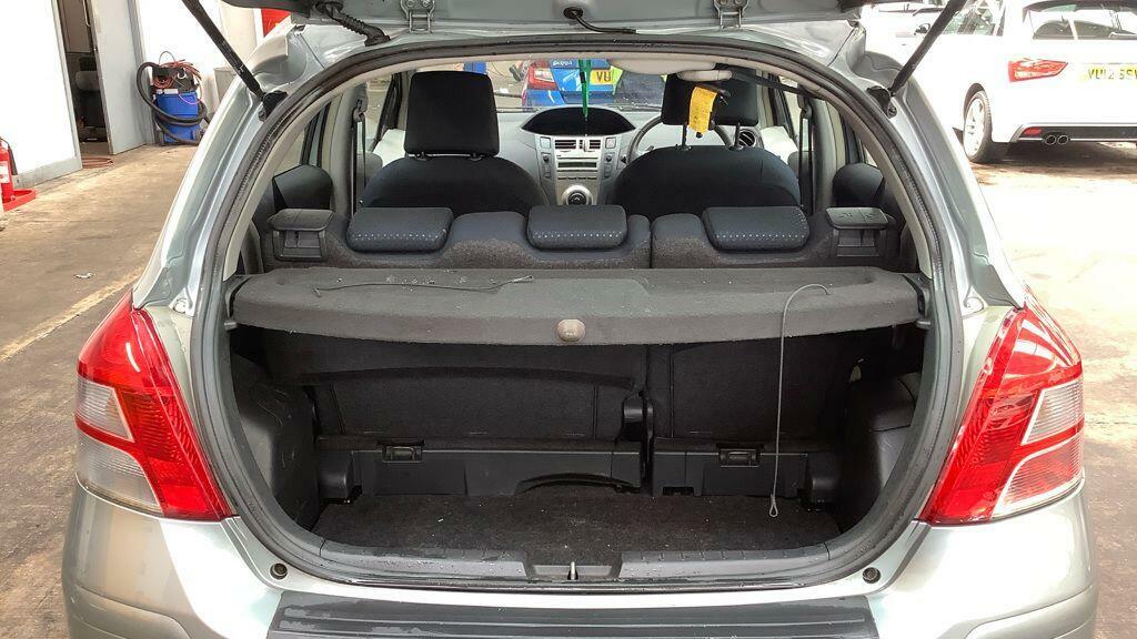 Toyota Yaris Silver #9