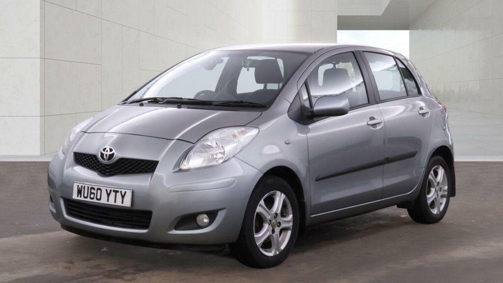 Toyota Yaris Silver #2