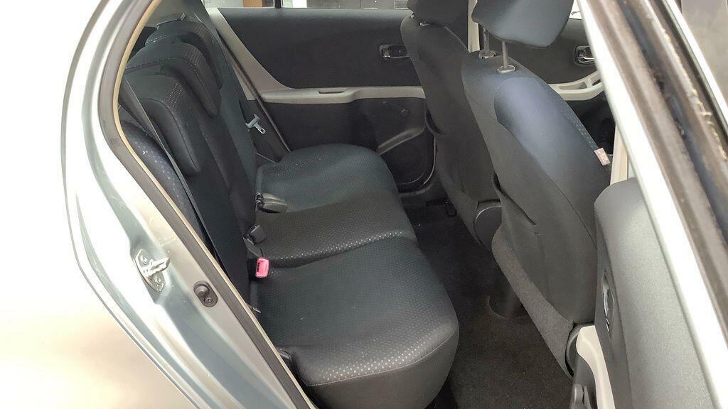 Toyota Yaris Silver #13