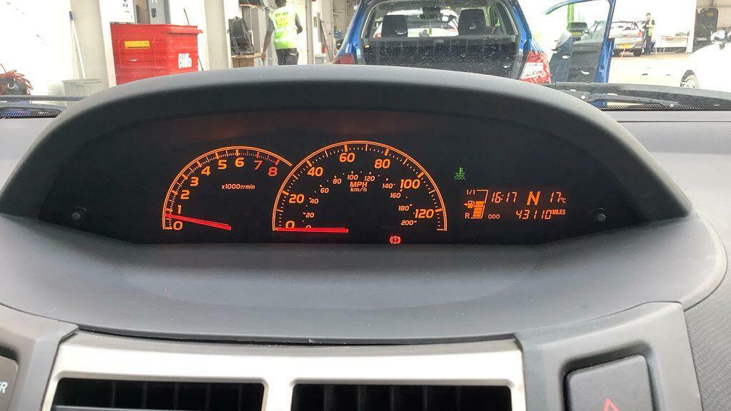 Toyota Yaris Silver #11
