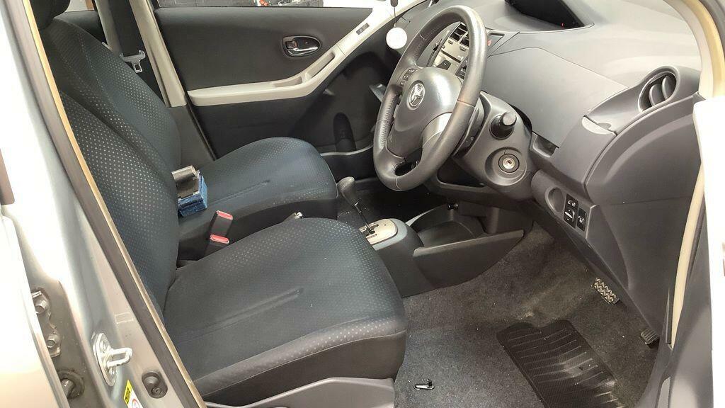 Toyota Yaris Silver #12
