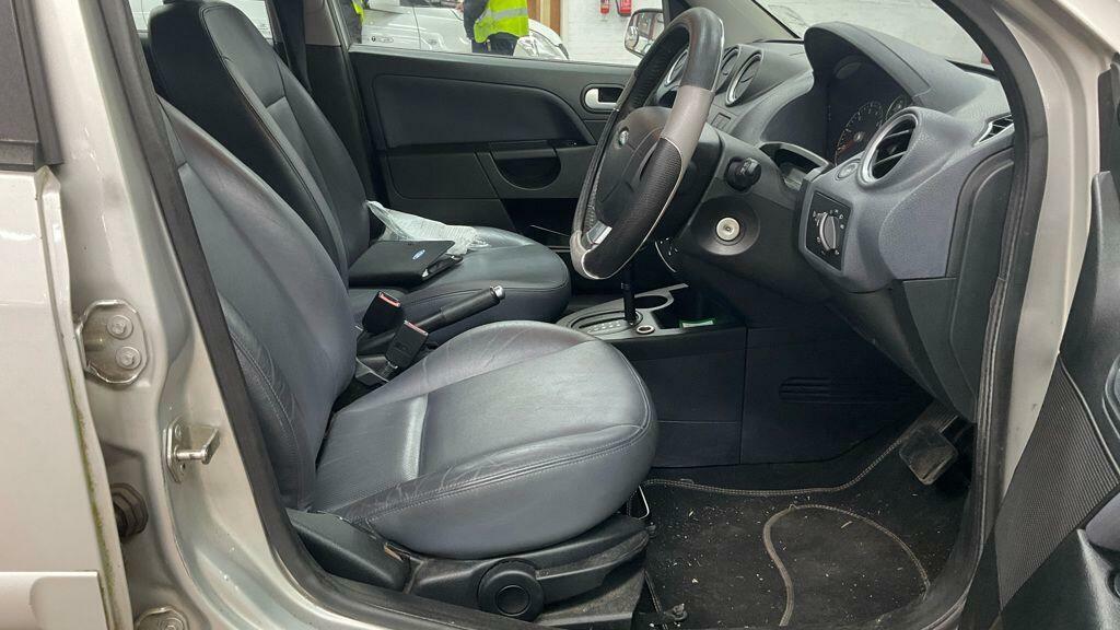 Ford Fiesta 1.4 Zetec Climate Black #10