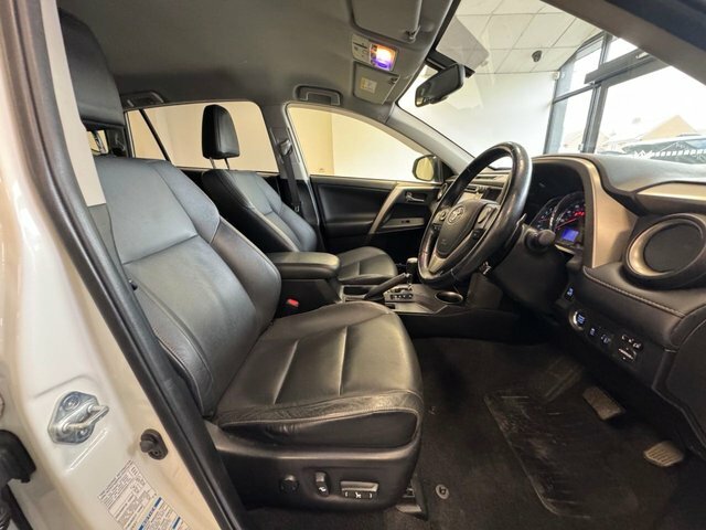 Toyota Rav 4 2015 2.2 D-cat Invincible Suv 4Wd White #3