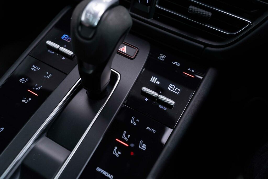 Porsche Macan 2.9T V6 Gts Pdk 4Wd Euro 6 Ss YH73ALR Black #3