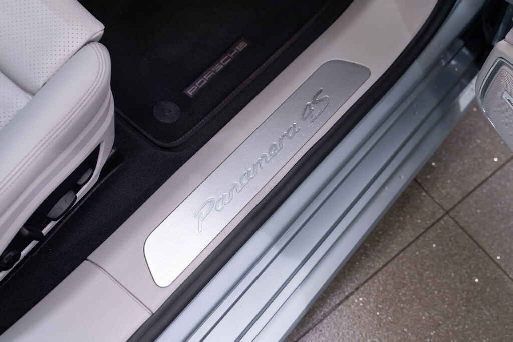 Porsche Panamera Panamera Platinum Edition 4 Grey #48