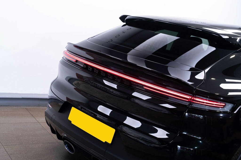 Porsche Cayenne 4.0 V8 E-hybrid 25.9Kwh Turbo Tiptronics 4Wd Euro Black #2