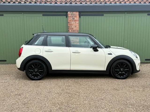 Mini Hatch 2020 1.5 Cooper Classic Hatchback Manua CA20JYH White #4
