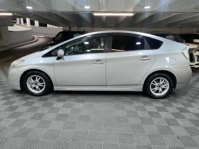 Toyota Prius Prius Hybrid - 2016 16 KE10GTY Silver #2