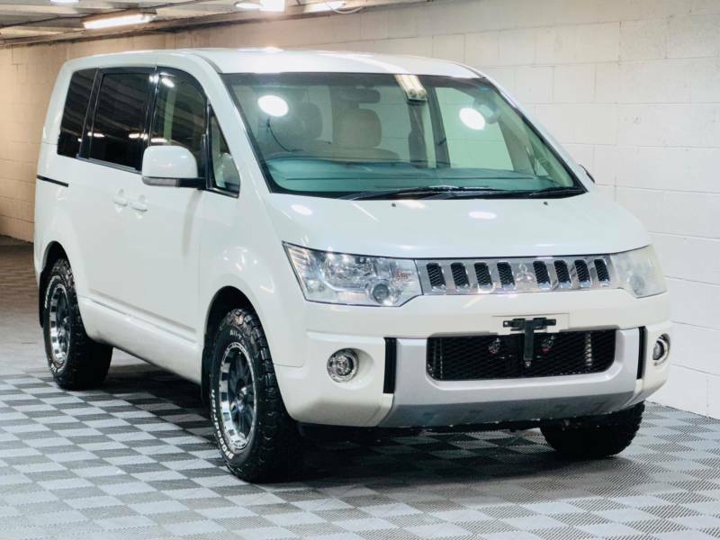 Mitsubishi Delica D5 2.0 G Power Package 4Wd 7 Seat Mivec - 2010 60 White