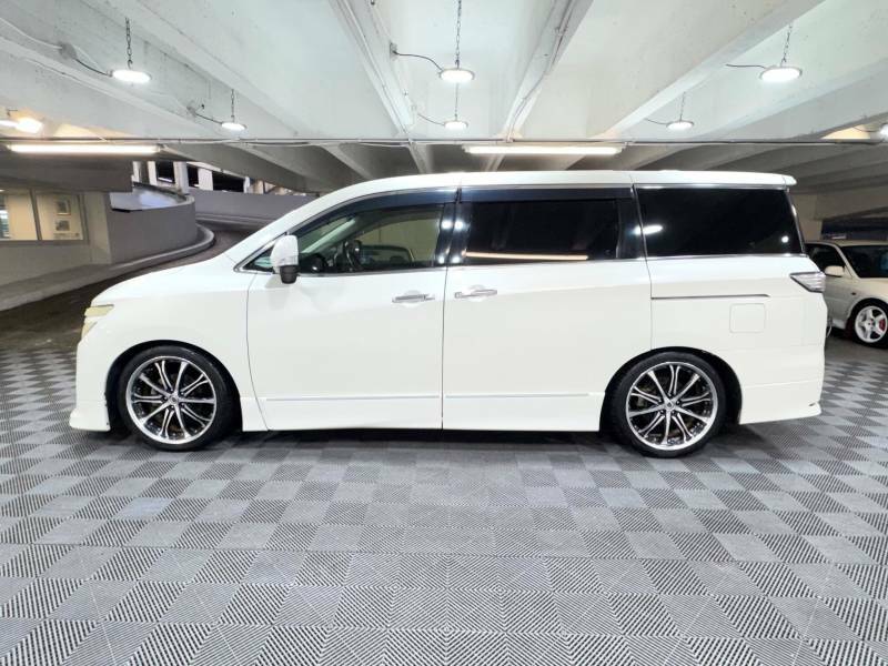 Nissan Elgrand 2.5 250 Highway Star Urban Chrome - 2012 62 TE6985 White #2
