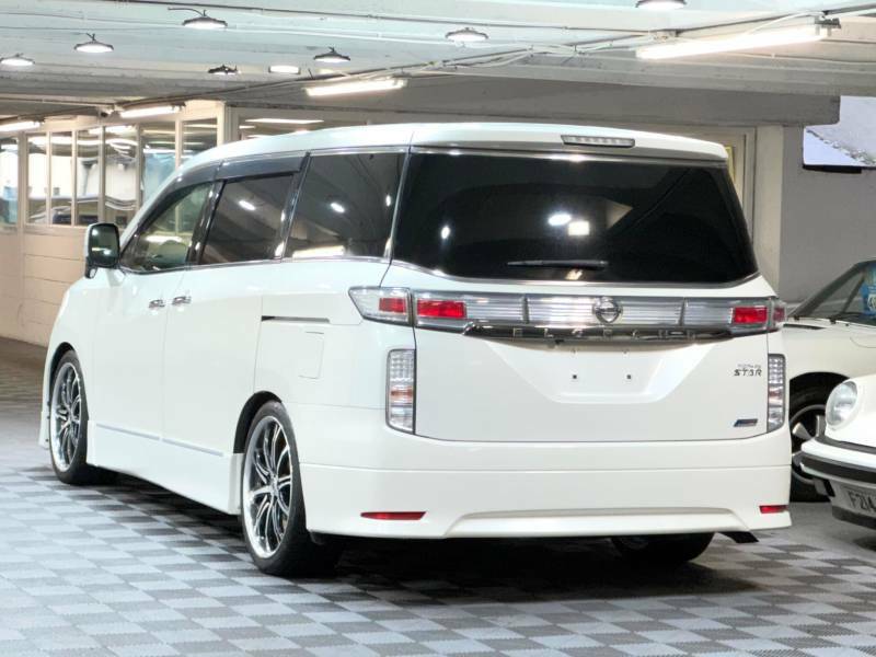 Nissan Elgrand 2.5 250 Highway Star Urban Chrome - 2012 62 TE6985 White #3