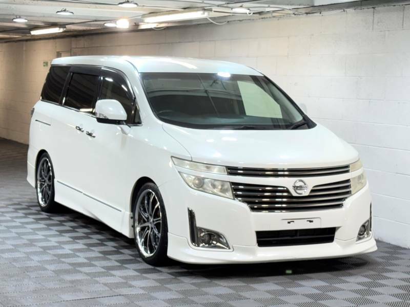 Nissan Elgrand 2.5 250 Highway Star Urban Chrome - 2012 62 White