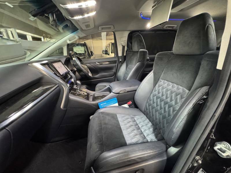 Toyota Alphard Mpv 2.4 Green #10