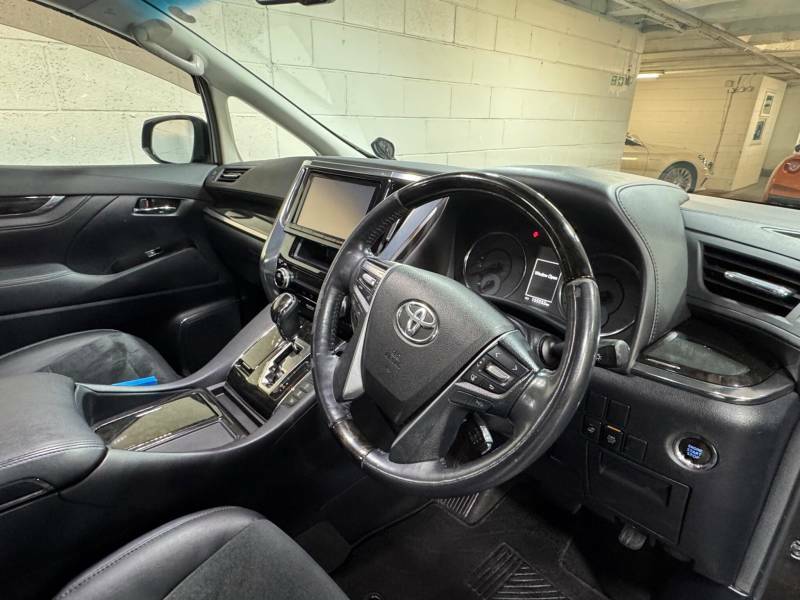 Toyota Alphard Mpv 2.4 Green #9
