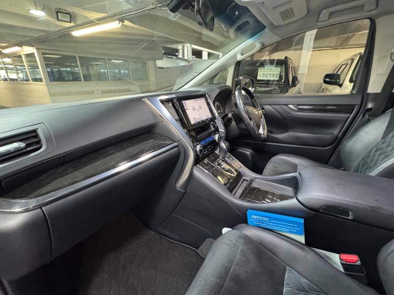 Toyota Alphard Mpv 2.4 Green #11