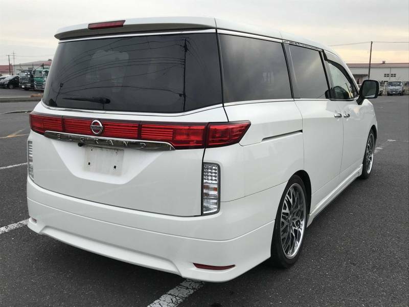 Nissan Elgrand 2.5 250 Xg Full Fledermaus Body Kit - 2015 64 White #2