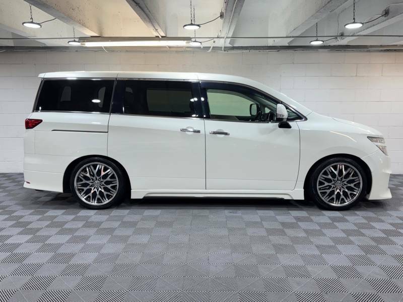 Nissan Elgrand 2.5 250 Xg Full Fledermaus Body Kit White #5