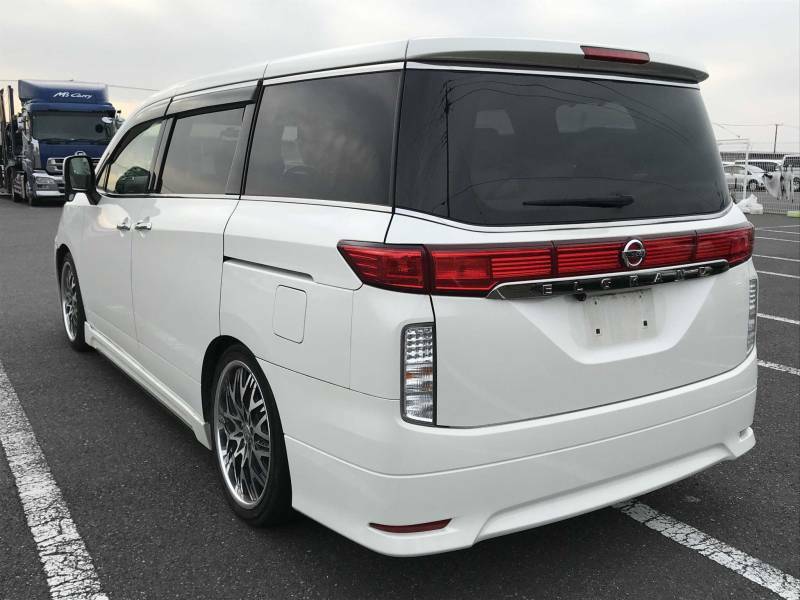 Nissan Elgrand 2.5 250 Xg Full Fledermaus Body Kit - 2015 64 White #3