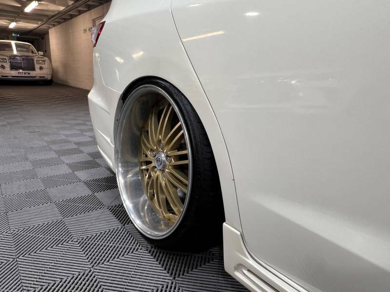 Honda Odyssey 2.4 White #17