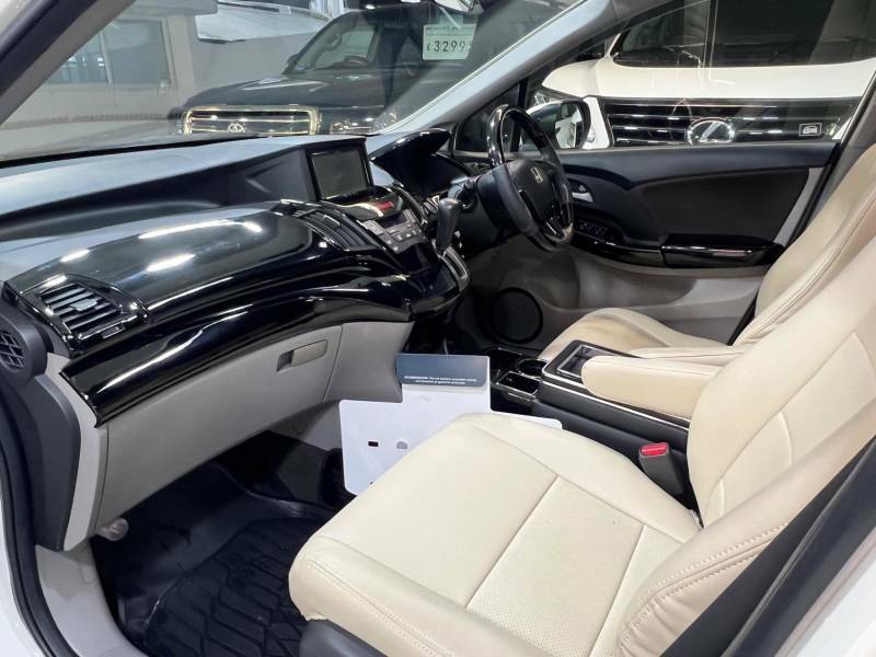 Honda Odyssey 2.4 White #10