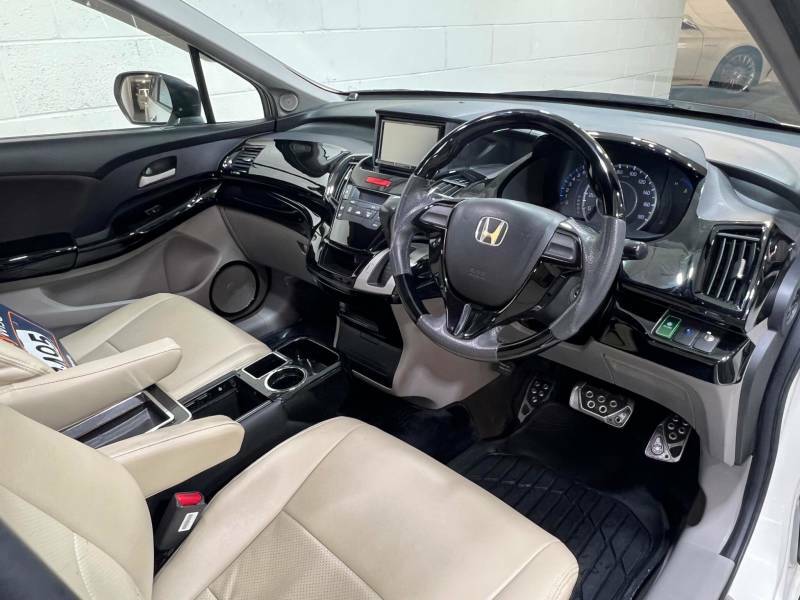 Honda Odyssey 2.4 White #8