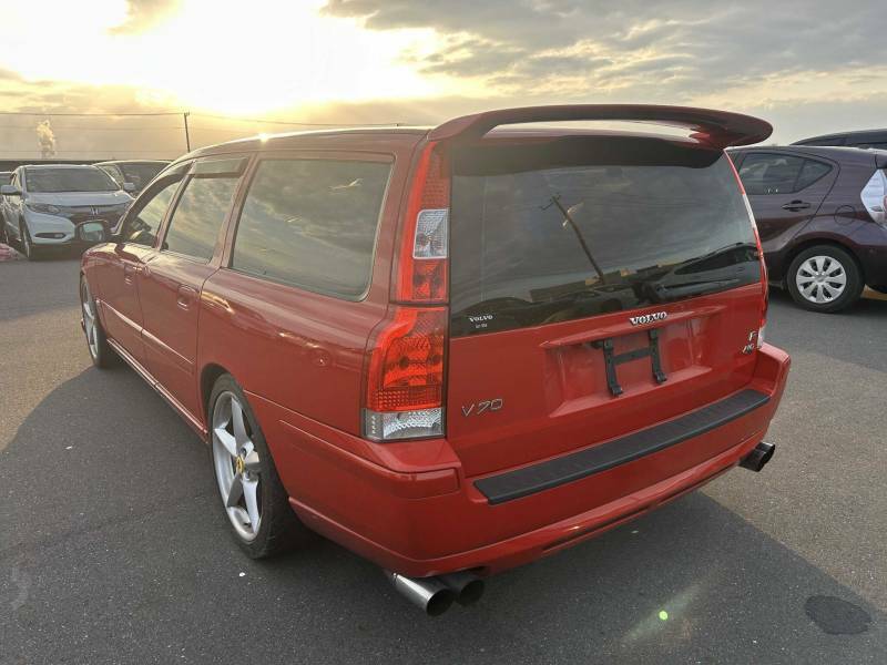 Volvo V70 2.5 R Estate 266 Gkm, 300 B Red #3