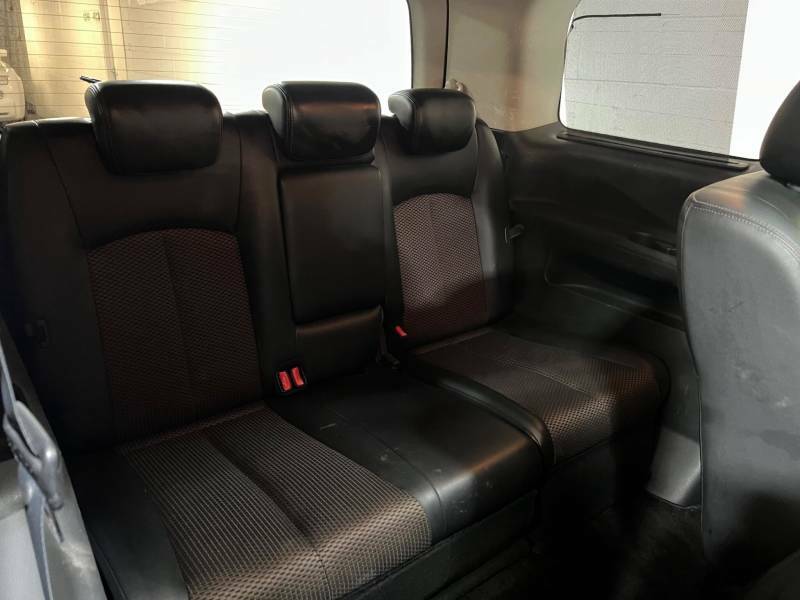 Nissan Elgrand  Black #13