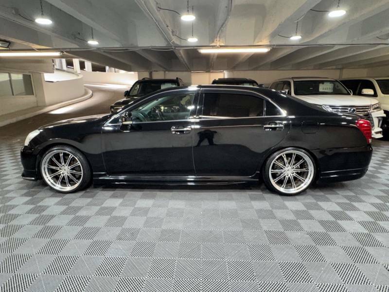 Toyota Crown Majesta 4.6 V8 G Type Wald Body Kit - 2009 09 Black #2