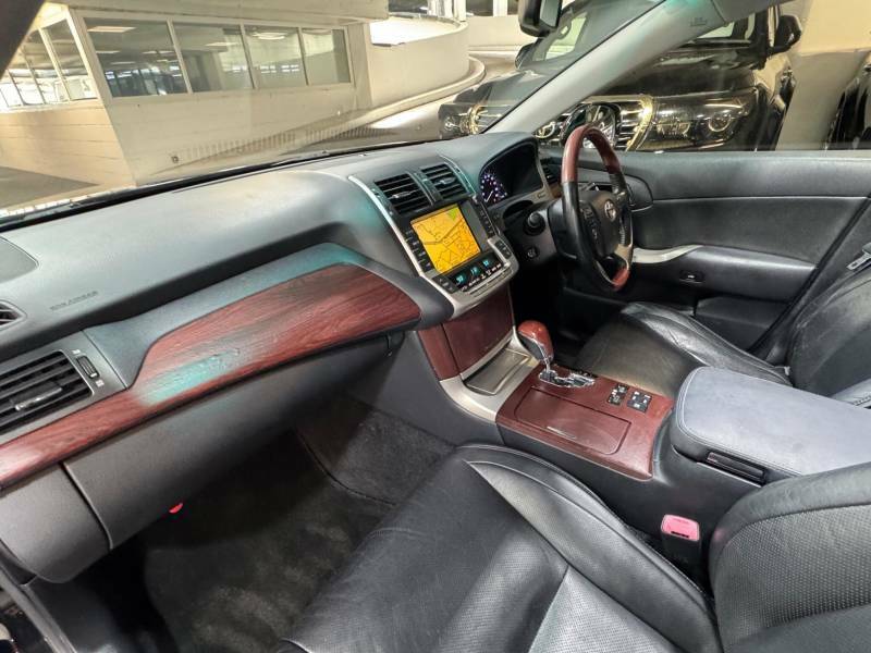 Toyota Crown Royal Saloon Green #11