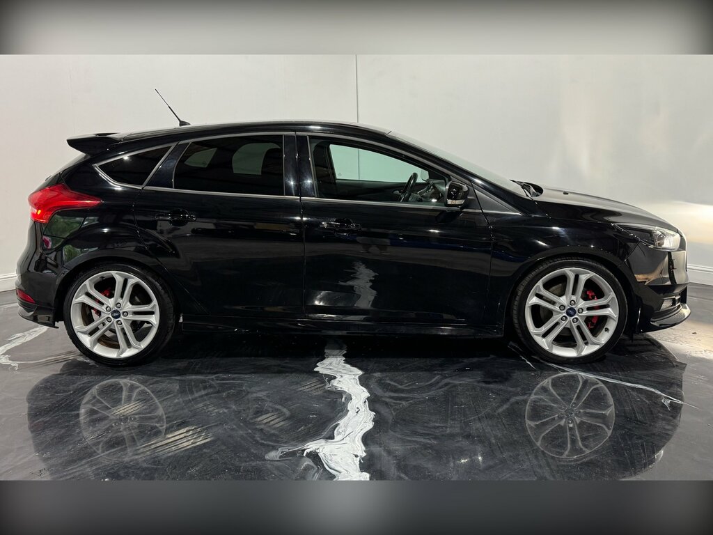 Ford Focus 2.0 Tdci St-3 Hatchback Euro 6 AD16JZO Black #4