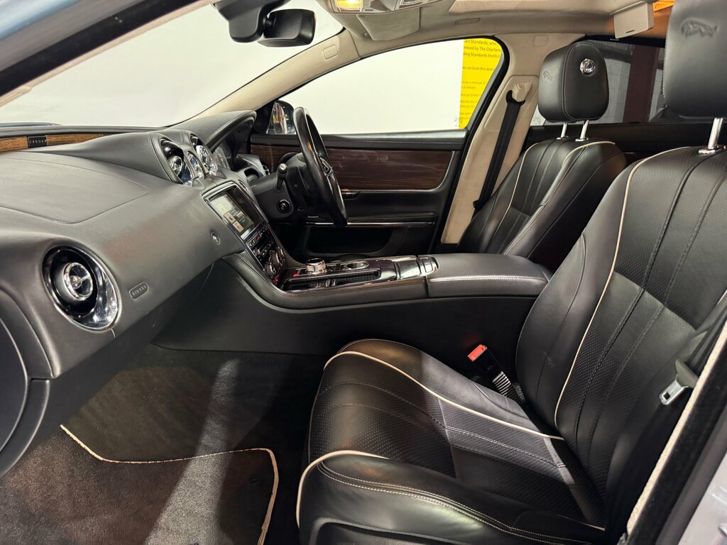 Jaguar XJ 3.0 3.0D V6 Portfolio Black #36