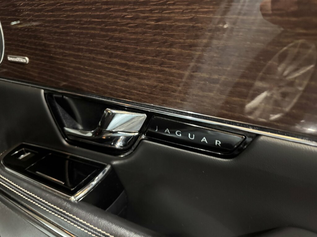 Jaguar XJ 3.0 3.0D V6 Portfolio Black #24