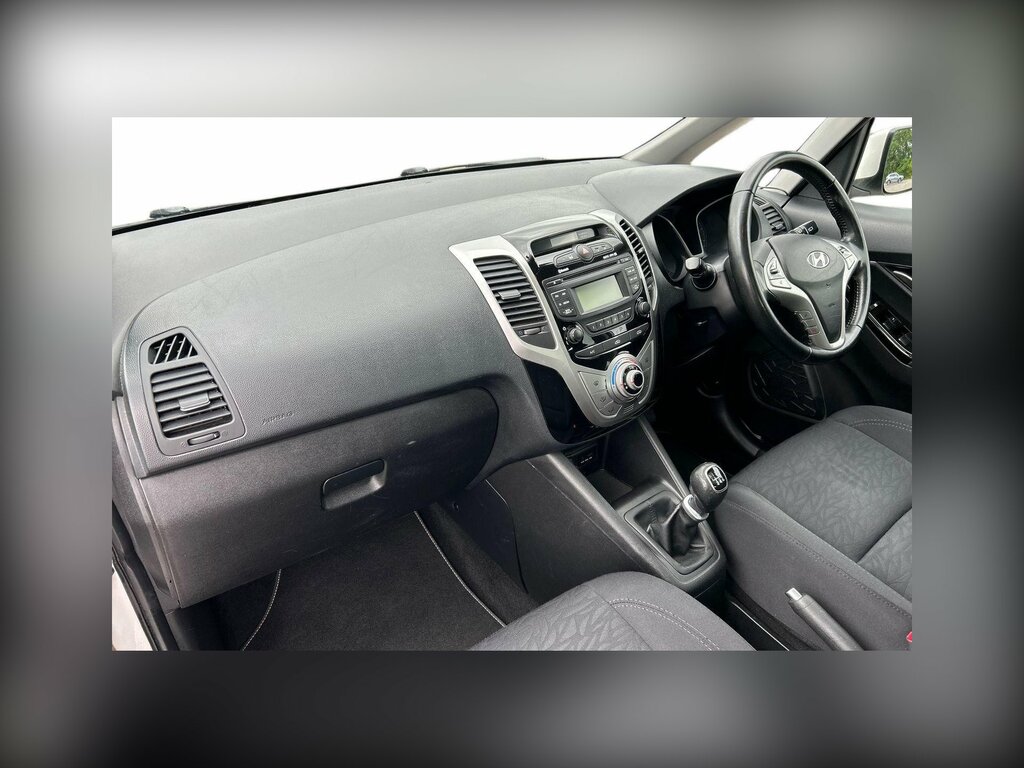 Hyundai Ix20 1.6 Crdi Style Hatchback Euro 5 White #2