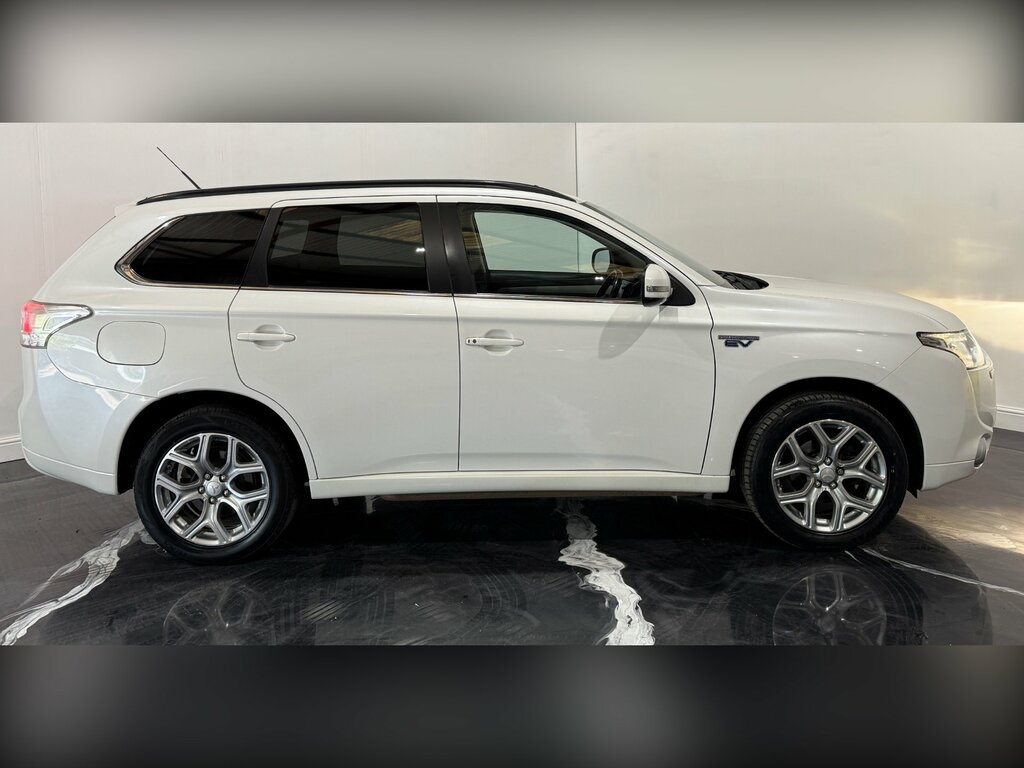 Mitsubishi Outlander 2.0H 12Kwh Gx4h Suv Plug-in Hybrid Cvt WN15WRJ White #4