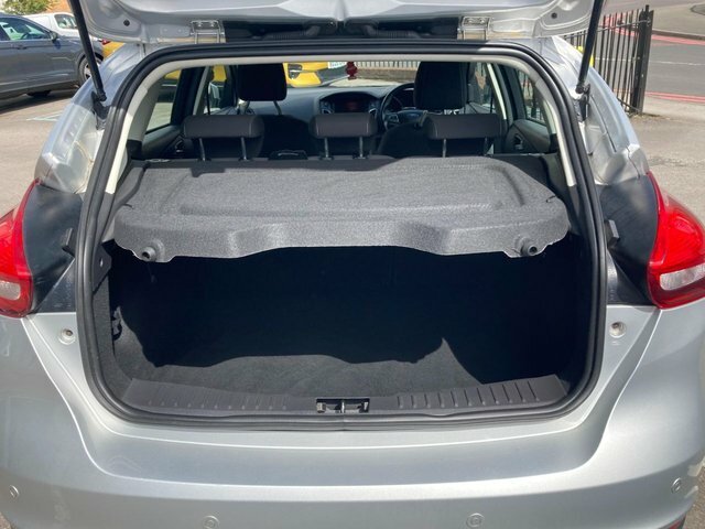 Ford Focus Zetec Edition White #4