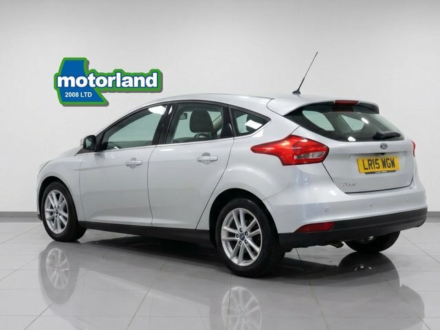 Ford Focus Ecoboost Zetec Hatchback LR15WGW Silver #2