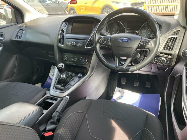 Ford Focus Zetec Edition White #6