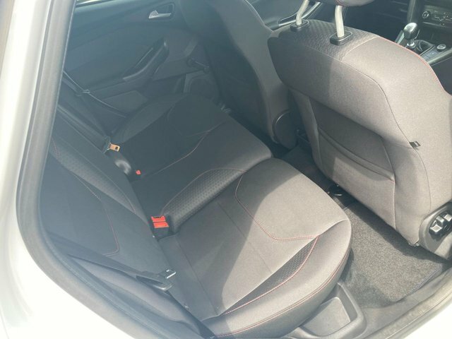 Ford Focus Ecoboost St-line Hatchback WT17PKK White #4
