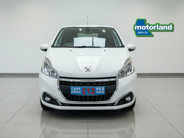 Peugeot 208 Puretech Signature Hatchback DW18FZR White #2