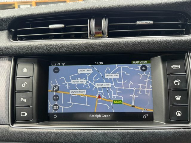 Jaguar XF 2.0 D Portfolio 177 Red #28