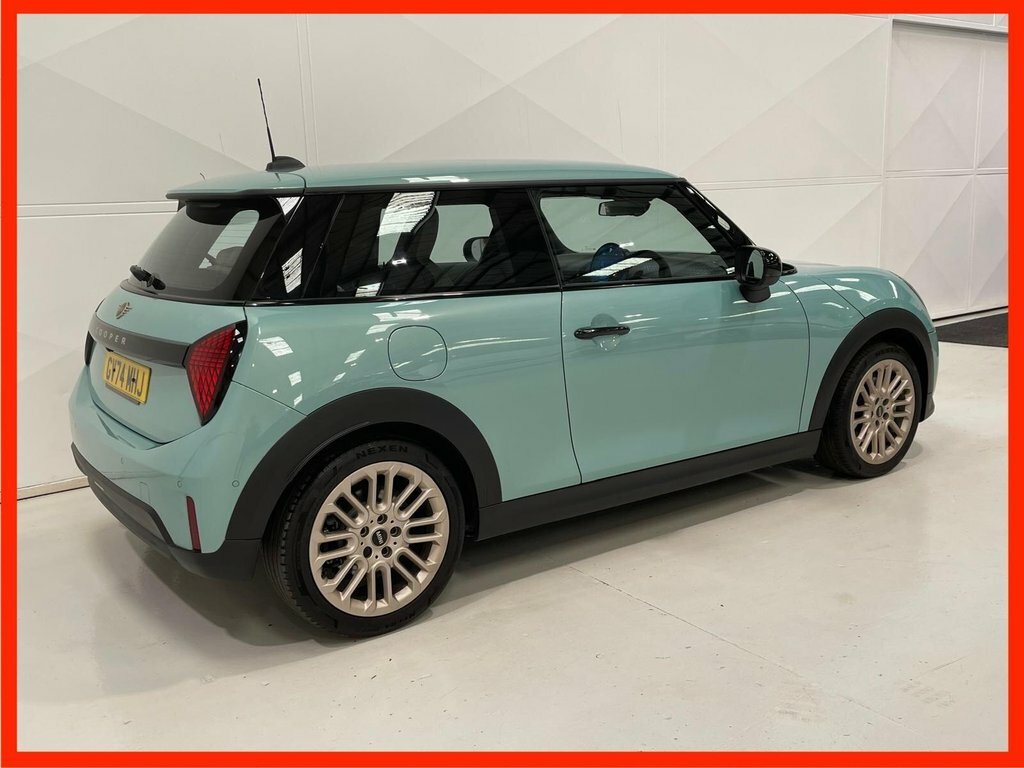 Mini Hatch 1.5C Exclusive Hatchback Steptronic Eur GV74MHJ Green #3