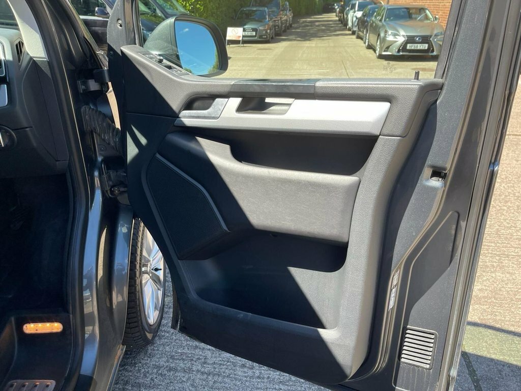 Volkswagen Caravelle 2.0 Tdi Bluemotion Tech Executive Dsg Euro 6 S S Black #19