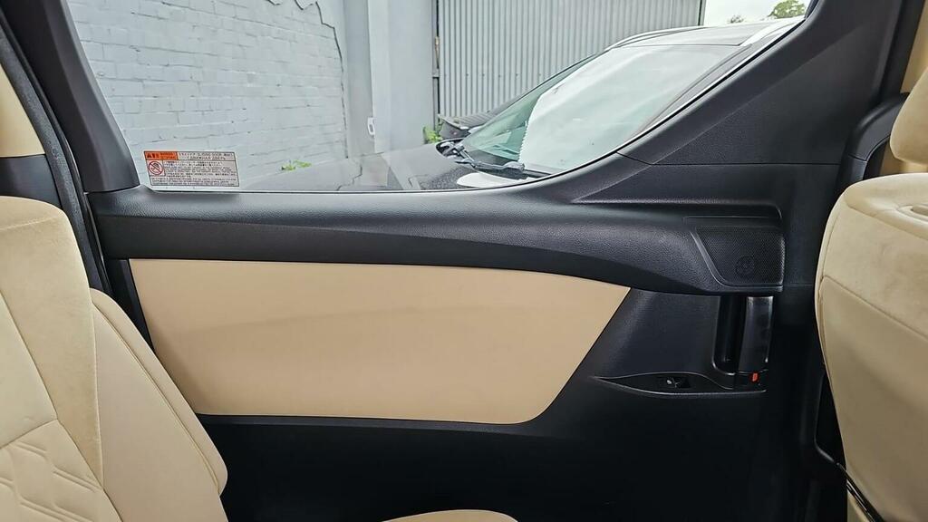 Toyota Alphard 2.4 Day Van Grey #9