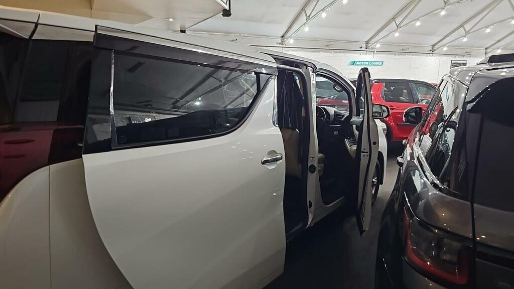Toyota Alphard 2.4 8 Seater Black #11
