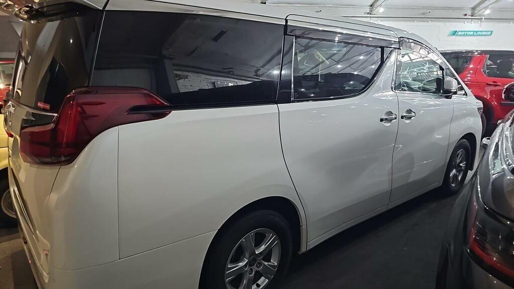 Toyota Alphard Hybrid White #4