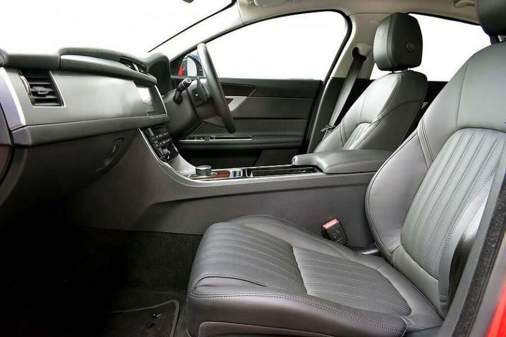 Jaguar XF 2.0D Portfolio Euro 6 Ss Red #3