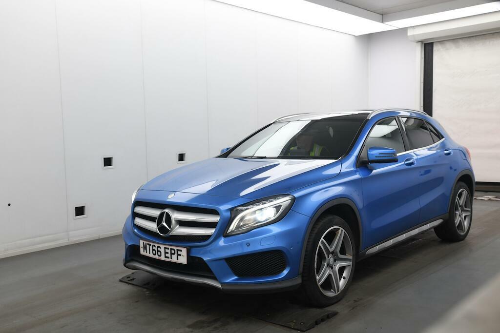 Mercedes-Benz GLA Class Gla 200 D Amg Line Black #2