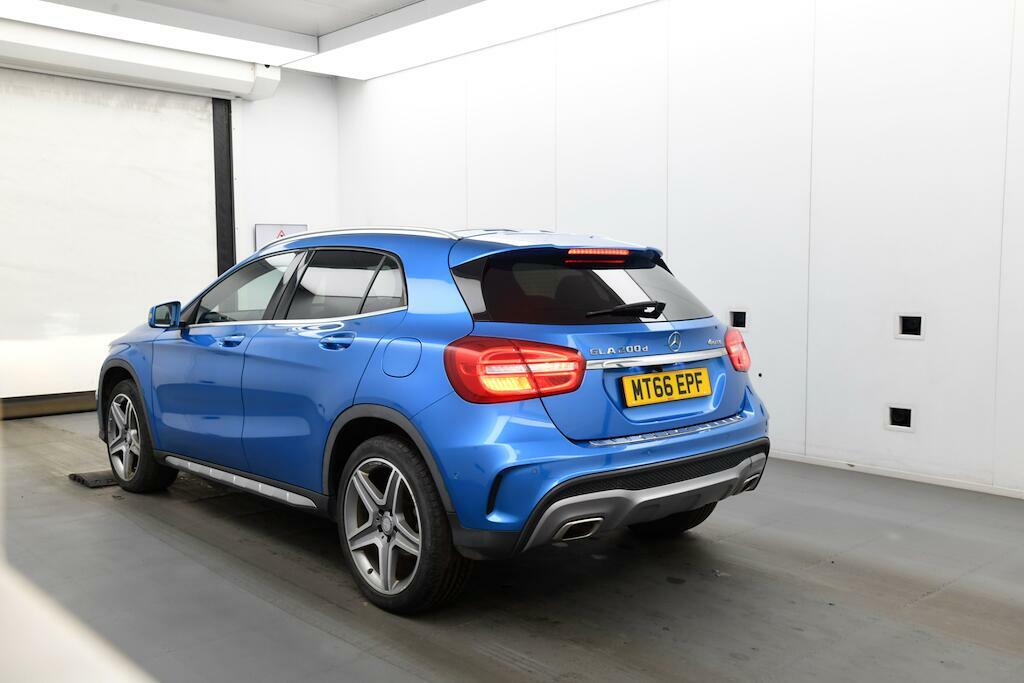Mercedes-Benz GLA Class Gla 200 D Amg Line Black #3