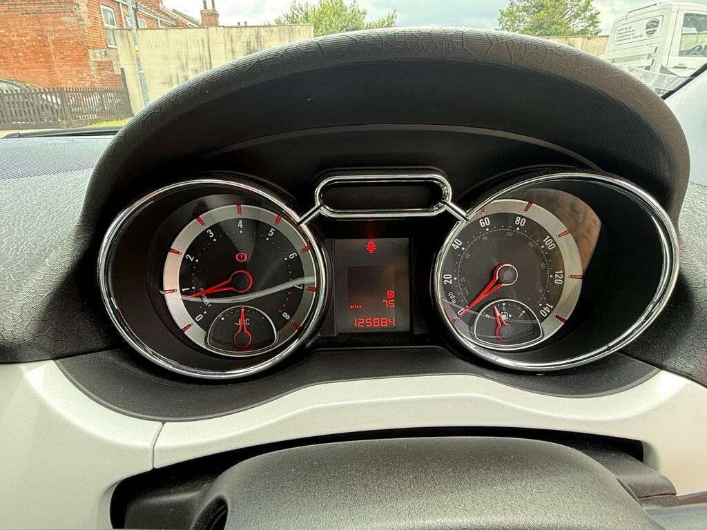 Vauxhall Adam 1.2I Glam White #15